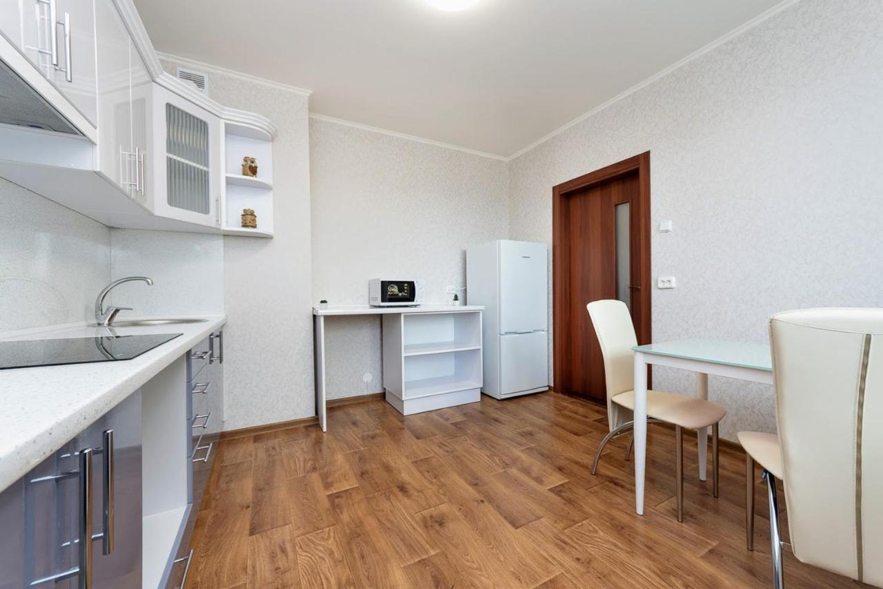 Новая Квартира Переулок Ясиноватский 11 Kiev Exterior foto