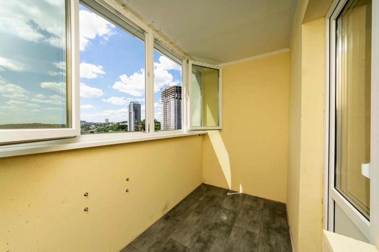 Новая Квартира Переулок Ясиноватский 11 Kiev Exterior foto